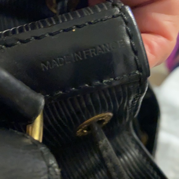 Authentic Louis Vuitton Neo Epi GM - Picture 5 of 9